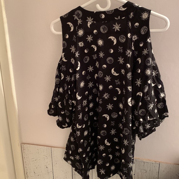 Hot topic sun and moons top MD - Picture 4 of 5